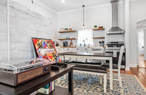 Thunderbolt House | Charming Home with King Bed Between Downtown & Beach