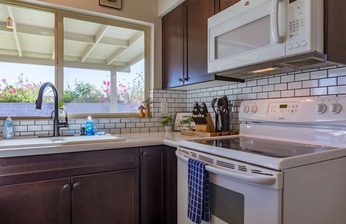 Paradise Valley Village House | Charming House, Golf Green, Cornhole, Near Freeway