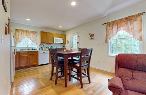 Wilmington House | Charming house, hot tub, shared tennis, ping-pong table, foosball, bbq, w/d