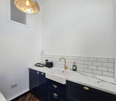 Broadstone Apartment | Charming House in City Centre