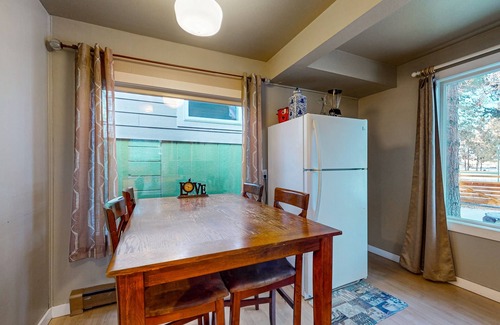 Sisters Cottage | Charming house in downtown Sisters with inviting deck
