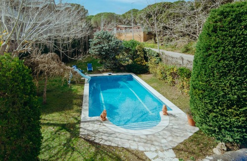 Palamos Ski Chalet | Charming House One Minute from the Sea in Palamós 🌊🌿