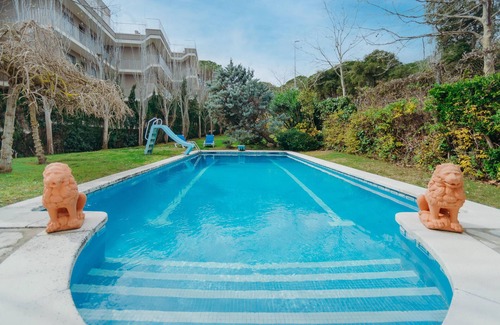 Palamos Ski Chalet | Charming House One Minute from the Sea in Palamós 🌊🌿