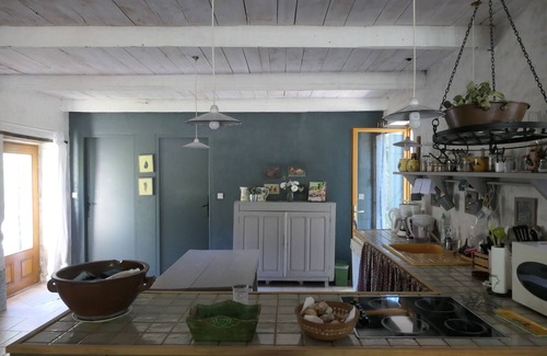 Verfeuil House | Charming house. Pool. Air conditioning in rooms. 6 People.