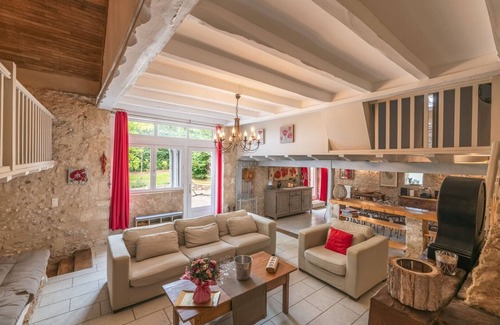 Limeyrat House | Charming House with Private Heated Pool/Enclosed Grounds