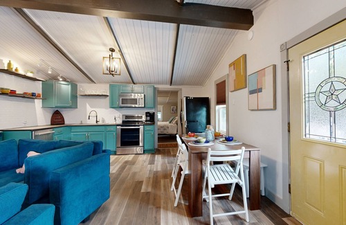 Pottsboro House | Charming house with short walk to sandy beach and boat launch