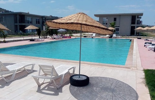 Milas Villa | Charming House With Shared Pool in Milas