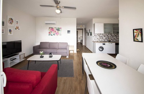 Milas Villa | Charming House With Shared Pool in Milas