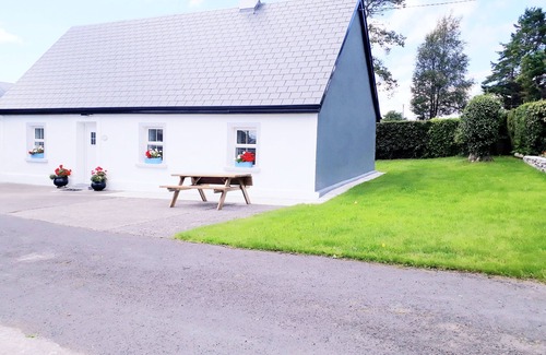 Claregalway Cottage | Charming Irish Country Cottage