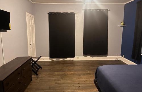 Decatur Apartment | Charming King bed & Queen Sofa bed & TV Wifi