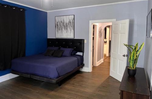 Decatur Apartment | Charming King bed & Queen Sofa bed & TV Wifi