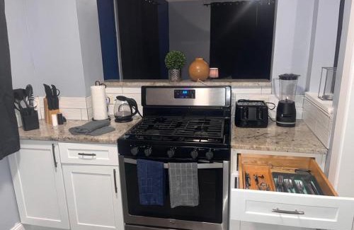 Decatur Apartment | Charming King bed & Queen Sofa bed & TV Wifi