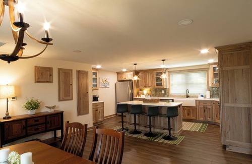 LaGrange Cottage | Charming LaGrange 3-bedroom cottage less than 10 minutes from Shipshewana, IN!