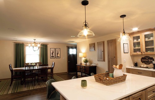 LaGrange Cottage | Charming LaGrange 3-bedroom cottage less than 10 minutes from Shipshewana, IN!