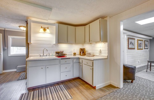 Lake Ann Apartment | Charming Lake Ann Apartment - Walkable Location!