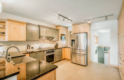 Plymouth Cottage | Charming Lake Cottage Near Minneapolis - Koselig Cottage on Medicine Lake