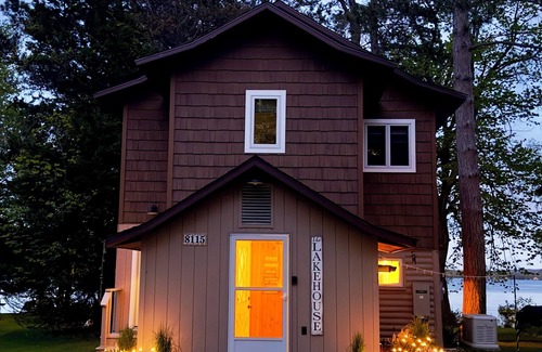 Cedar Cottage | Charming lake house combines rustic ambiance with modern amenities.