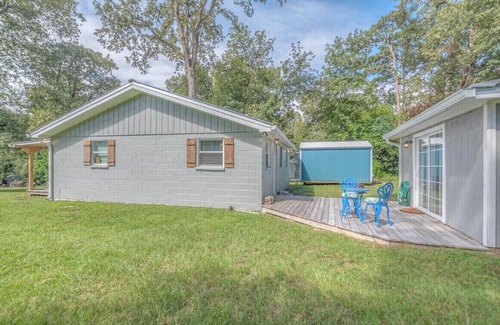 Trinity House | Charming Lake view 3-bedroom house with WiFi and AC in Trinity
