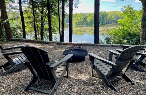 Town of Copake House | Charming Lakefront Retreat Nestled Among Trees