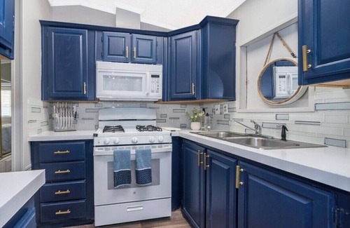 Kissimmee Cottage | *Charming Lakeview Cottage 4 Miles From Disney*