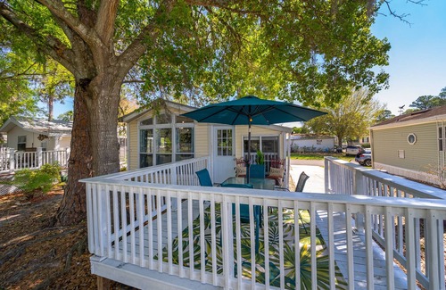 Kissimmee Cottage | *Charming Lakeview Cottage 4 Miles From Disney*
