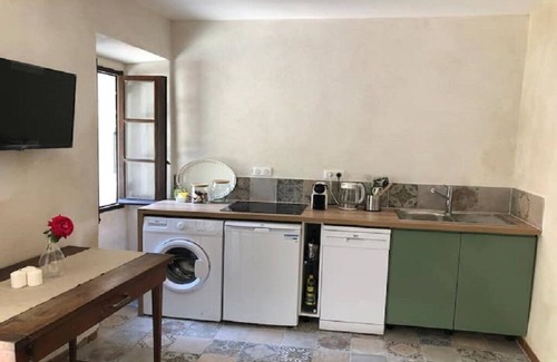 Nonza Apartment | Charming little garden apartment in village center