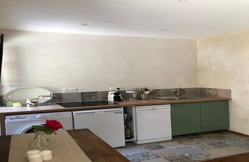 Nonza Apartment | Charming little garden apartment in village center