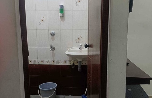 Kochi Hotel | Charming lodge in serene Kochi with WiFi, AC