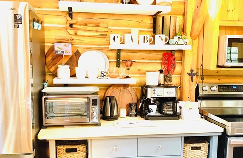 Boothbay Harbor Cabin | Charming Log Cabin - Yamagoya in the Spruce Trees and near the Ocean.
