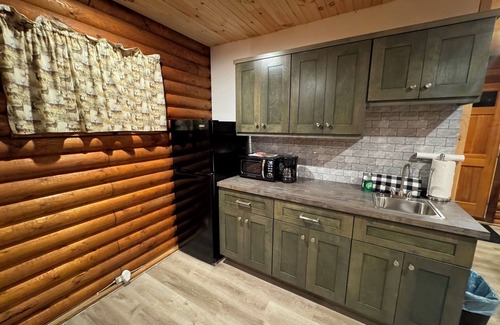 Cambridge Cabin | Charming log cabin on gravel back road with peace, quiet, all amenities of home