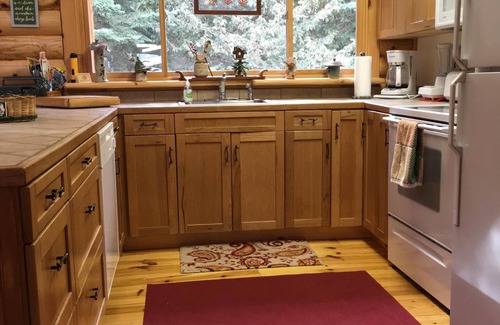 Boyne Falls Cabin | Charming Log House with WIFI Steps Away from Boyne River and enhanched cleaning.