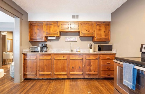 Kansas City Apartment | Charming long stay with city views