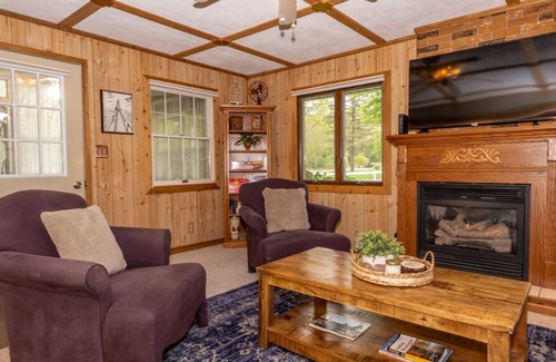 Fennville Cottage | Charming Lower Scott Lake 3 bedroom home
