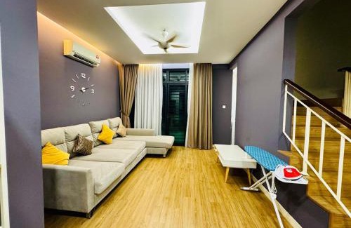 Batu Ferringhi Villa | Charming Luxury Villa 20,BBQ, Close to Beach Shops