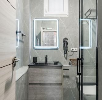 San Blas-Canillejas House | Charming Madrid Las Rosas, Alojamiento de 2 habitaciones con cocina