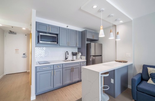 Waikiki Condo | Charming Marine Surf Studio with Full Kitchen, AC, Wifi, & 1 Assigned Parking