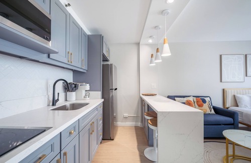 Waikiki Condo | Charming Marine Surf Studio with Full Kitchen, AC, Wifi, & 1 Assigned Parking