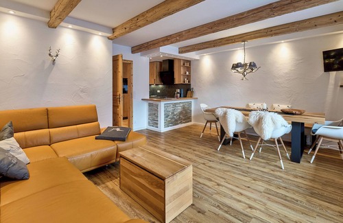 Groissenbach Apartment | Charming modern apartment "Glitzeralm" close to the ski and Three Lakes area.