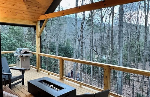 Boone Cabin | Charming Modern Bungalow between Boone and Blowing Rock with Hot Tub - Sleeps 10