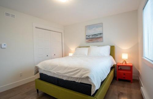 Riverview House | Charming, modern, luxury house with garage