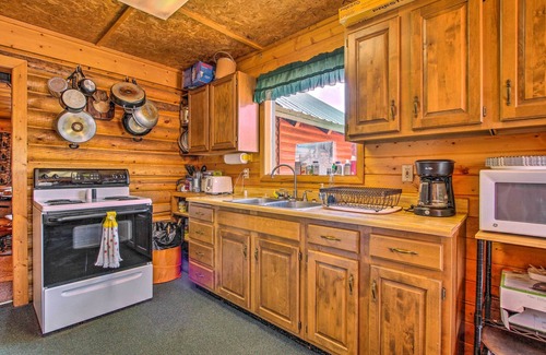 Ringling Cabin | Charming Montana Retreat w/Mountain Views!