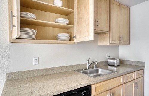 Mountain View Apartment | Charming Mountain View 2BR w/Pool & Gym, 5 min to Target, by Blueground