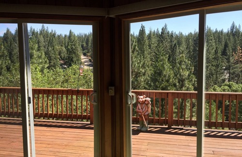 Groveland Cabin | Charming Mountain View Cabin Near Yosemite and Pine Mountain Lake