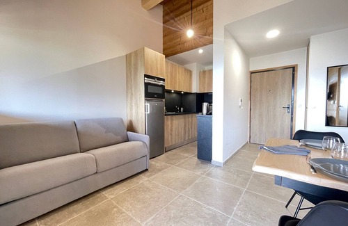 Cohennoz Apartment | Charming new apartment with terrace in Cernix