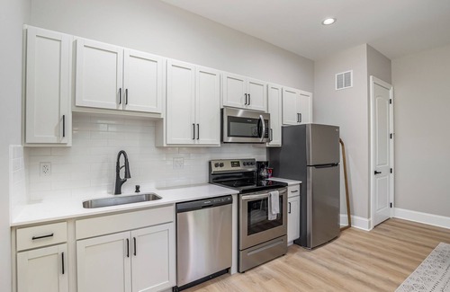 Weddington House | Charming New Guest House Retreat - Modern Comfort & Serenity