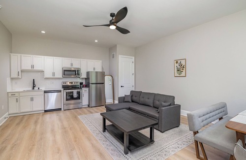 Weddington House | Charming New Guest House Retreat - Modern Comfort & Serenity