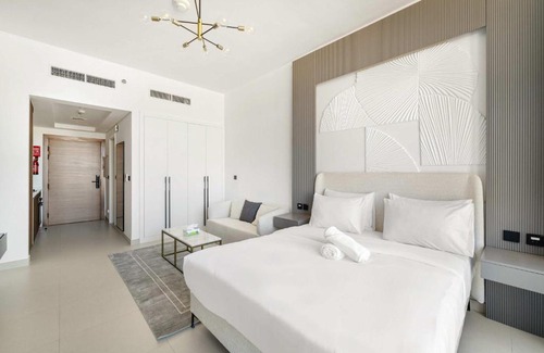 Dubai Apartment | Charming new studio with pool and gym in Al Furjan