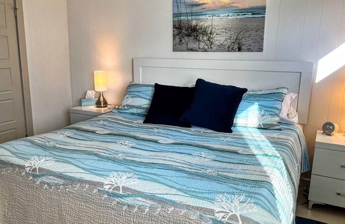 Slaughter Beach Cottage | CHARMING NEW WATERFRONT | Dog Friendly | Great Views | Walk to Beach | Clean