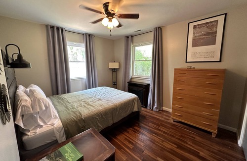 Indianapolis House | Charming newly renovated ranch 4 minutes from I-465 & US 31