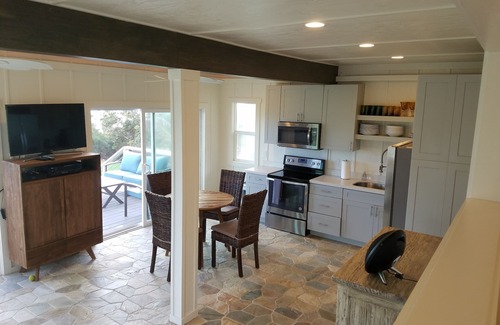 Kahuku Cottage | Charming Ocean Front/Beach Front/Cottage n30 day rental